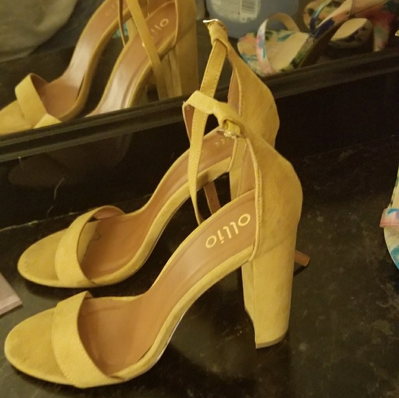 Heels - Picture 3 of 3